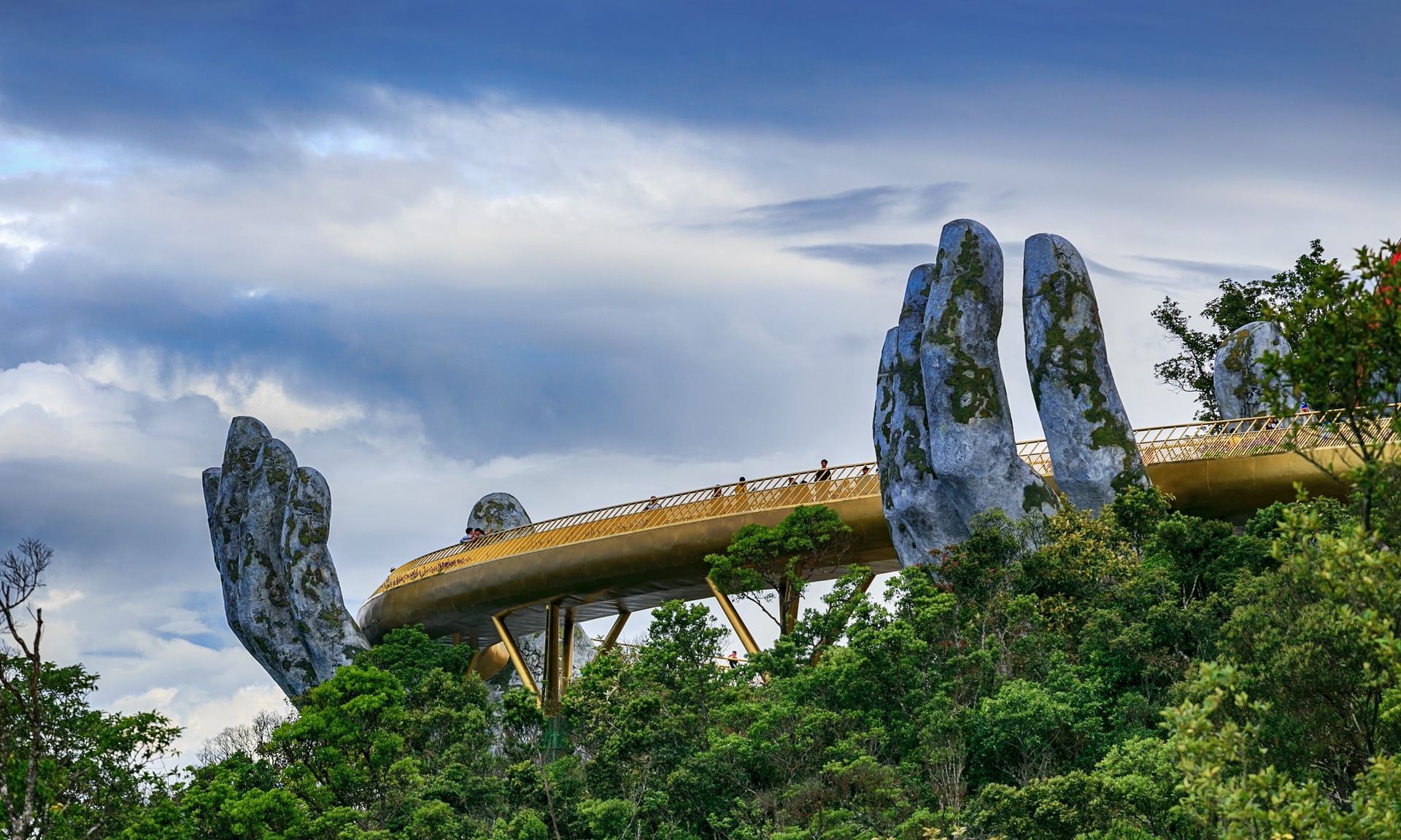 Amazing Things in Vietnam We will step foot there one day.